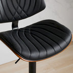 Ensemble moderne de 2 tabourets de bar pivotants avec dossier en cuir, assise rembourrée, base chromée et hauteur réglable, pour îlot de cuisine