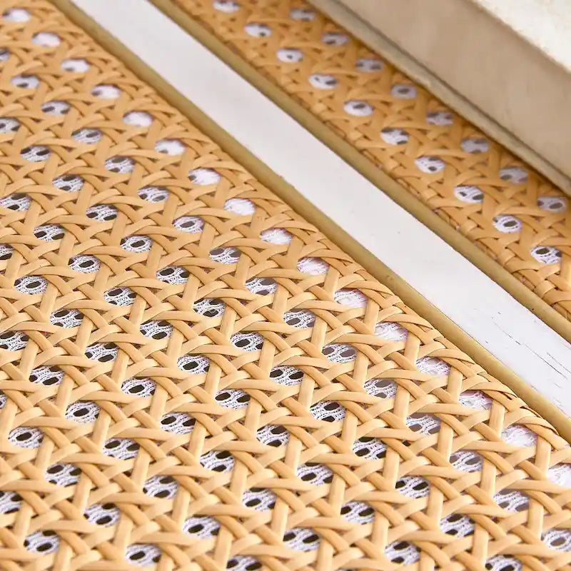 Table basse blanche à double plateau, table d'appoint rectangulaire en bois massif avec plateau en verre et imitation rotin, idéale pour le salon.