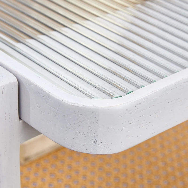 Table basse blanche à double plateau, table d'appoint rectangulaire en bois massif avec plateau en verre et imitation rotin, idéale pour le salon.