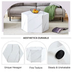 Table basse hexagonale texturée avec patins antidérapants, idéale pour les petits espaces de salon.