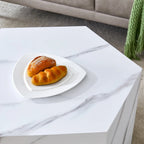 Table basse hexagonale texturée avec patins antidérapants, idéale pour les petits espaces de salon.