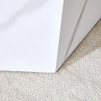 Table basse hexagonale texturée avec patins antidérapants, idéale pour les petits espaces de salon.