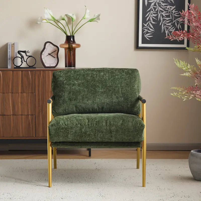 Fauteuil d'appoint moderne avec coussins moelleux, structure métallique minimaliste et accoudoirs en bois.
