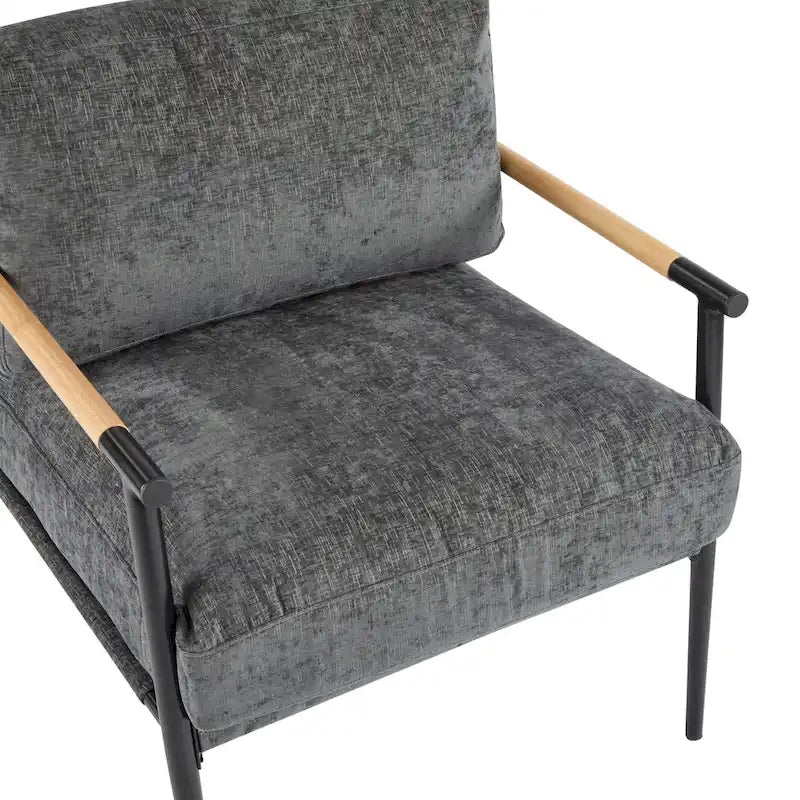 Fauteuil d'appoint moderne avec coussins moelleux, structure métallique minimaliste et accoudoirs en bois.
