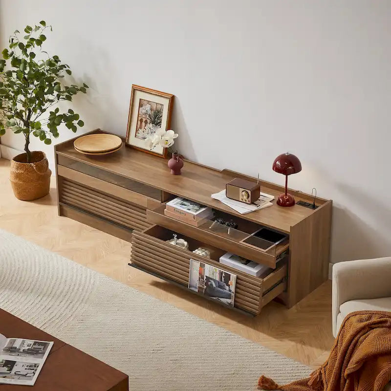 Meuble TV moderne avec tiroirs, ports de chargement intégrés et éclairage LED d'ambiance