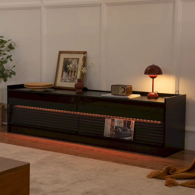 Meuble TV moderne avec tiroirs, ports de chargement intégrés et éclairage LED d'ambiance