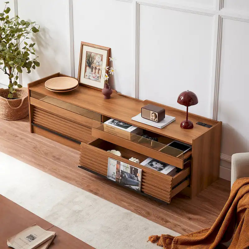 Meuble TV moderne avec tiroirs, ports de chargement intégrés et éclairage LED d'ambiance