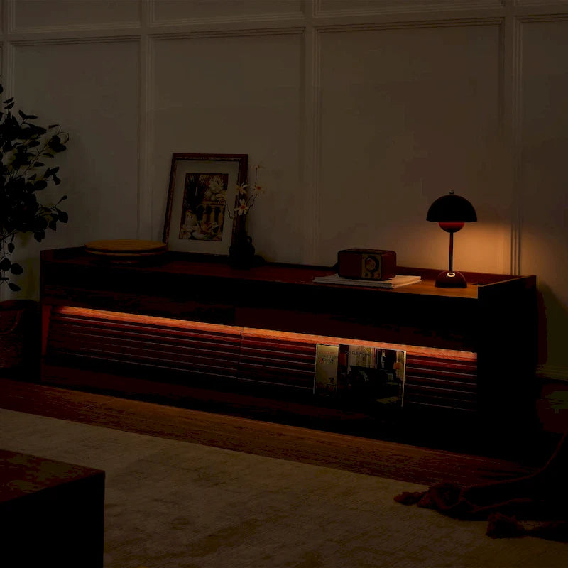 Meuble TV moderne avec tiroirs, ports de chargement intégrés et éclairage LED d'ambiance