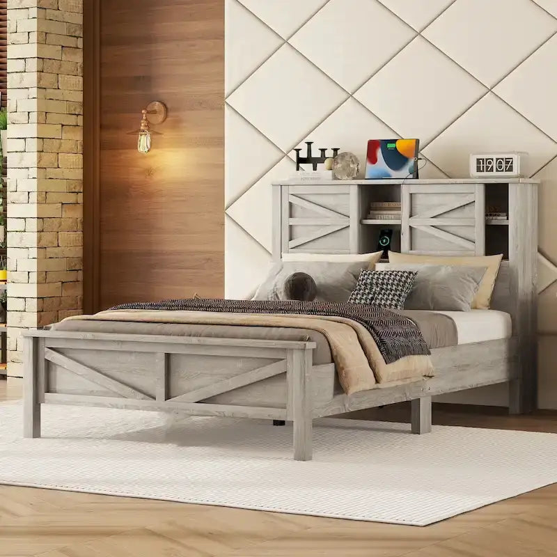 Lit plateforme de style campagnard avec double porte coulissante de style grange et station de recharge