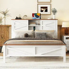 Lit plateforme de style campagnard avec double porte coulissante de style grange et station de recharge