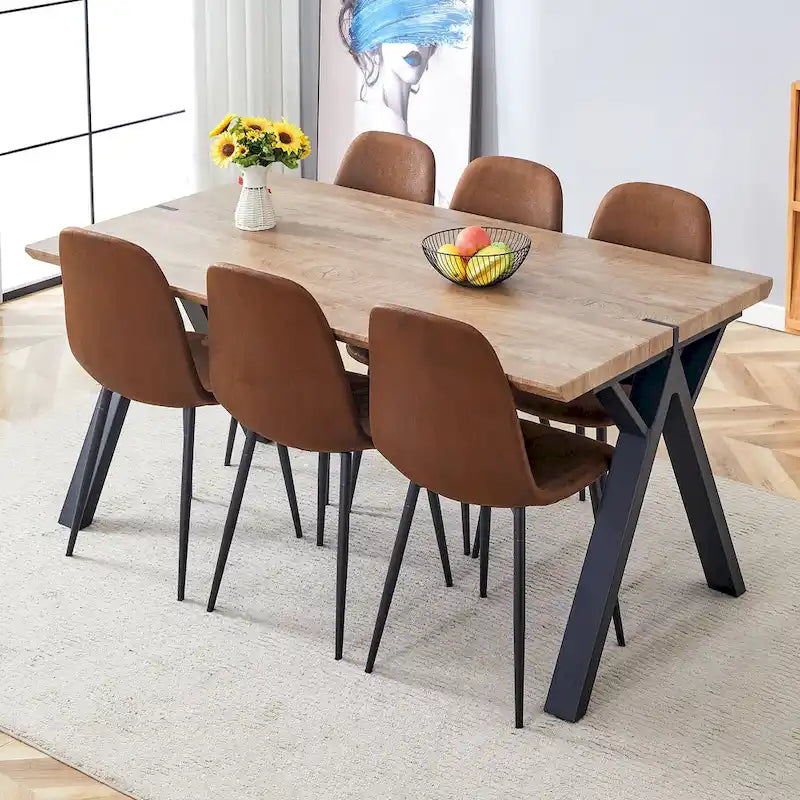 Ensemble de salle à manger moderne avec table rectangulaire noire en forme de A et chaises à dossier rond