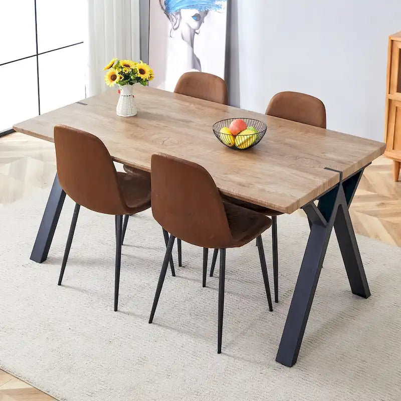 Ensemble de salle à manger moderne avec table rectangulaire noire en forme de A et chaises à dossier rond