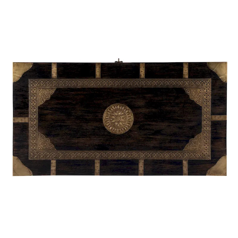 Coffre de rangement Nador avec incrustations en laiton peint à la main et table basse