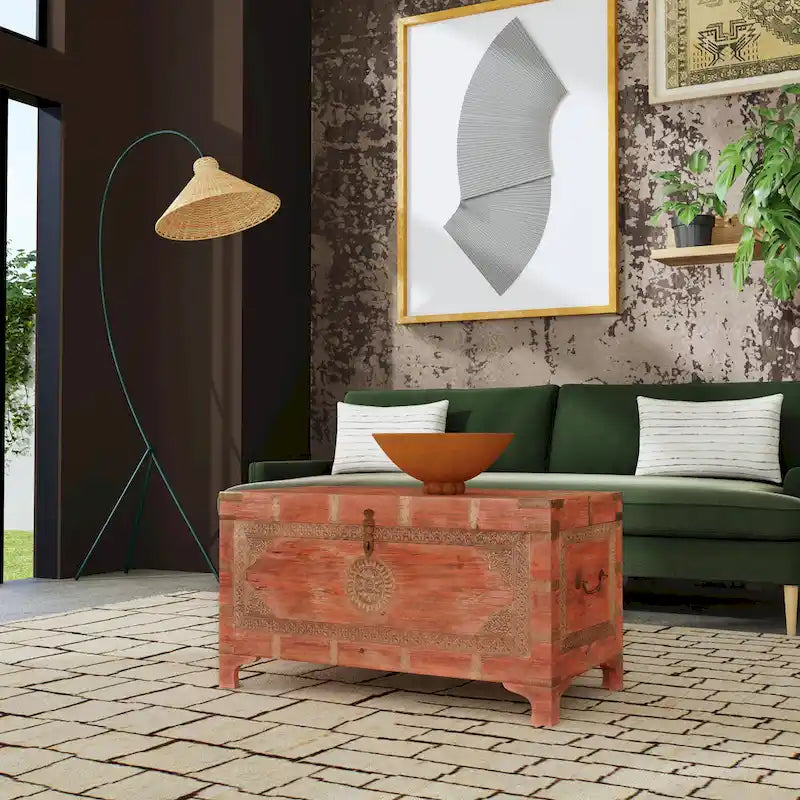 Coffre de rangement Nador avec incrustations en laiton peint à la main et table basse