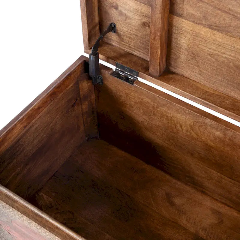 Coffre de rangement Nador avec incrustations en laiton peint à la main et table basse