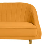 Canapé deux places contemporain capitonné avec pieds en métal doré, idéal pour le salon ou la chambre.