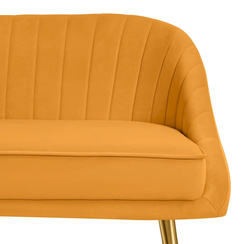 Canapé deux places contemporain capitonné avec pieds en métal doré, idéal pour le salon ou la chambre.