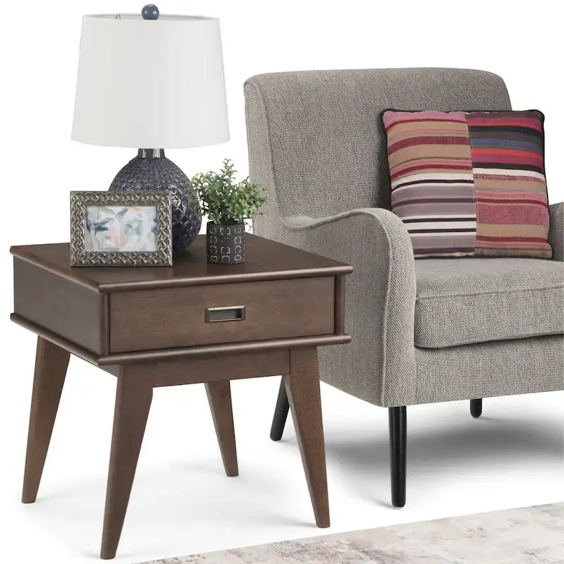 Table d'appoint rectangulaire WYNDENHALL Tierney en bois massif, style moderne du milieu du siècle, 56 cm de large - 56 cm L x 51 cm P x 56 cm H