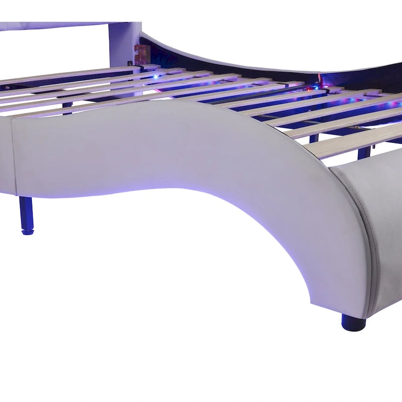 Lit plateforme capitonné en similicuir avec éclairage LED