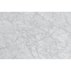 Table basse carrée Vezzana 31 en marbre blanc de Carrare italien avec pieds en noyer