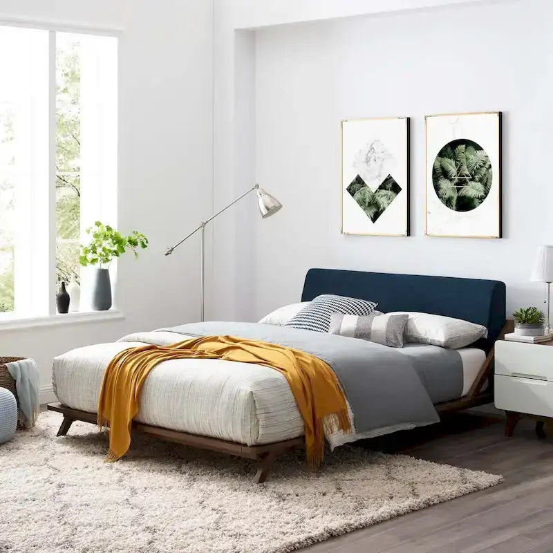 Lit plateforme Luella Queen en tissu rembourré