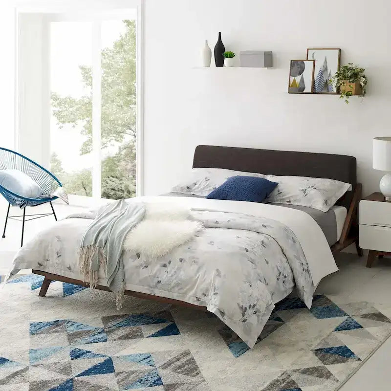 Lit plateforme Luella Queen en tissu rembourré