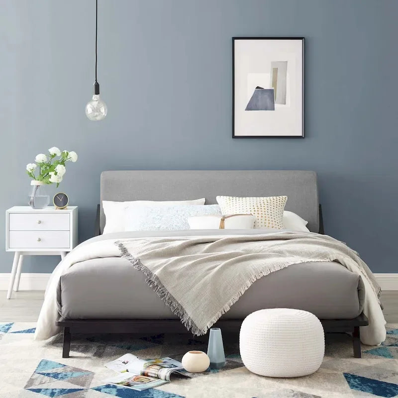 Lit plateforme Luella Queen en tissu rembourré