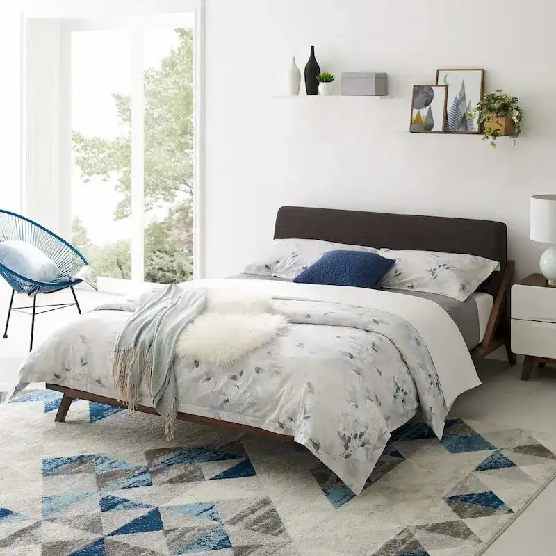 Lit plateforme Luella Queen en tissu rembourré