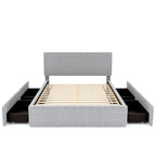 Lit plateforme double entièrement recouvert de polaire, avec 4 tiroirs et bordure dorée sur la tête et le pied de lit.