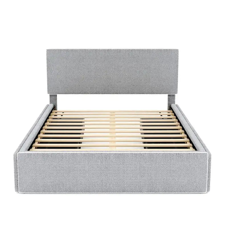 Lit plateforme double entièrement recouvert de polaire, avec 4 tiroirs et bordure dorée sur la tête et le pied de lit.