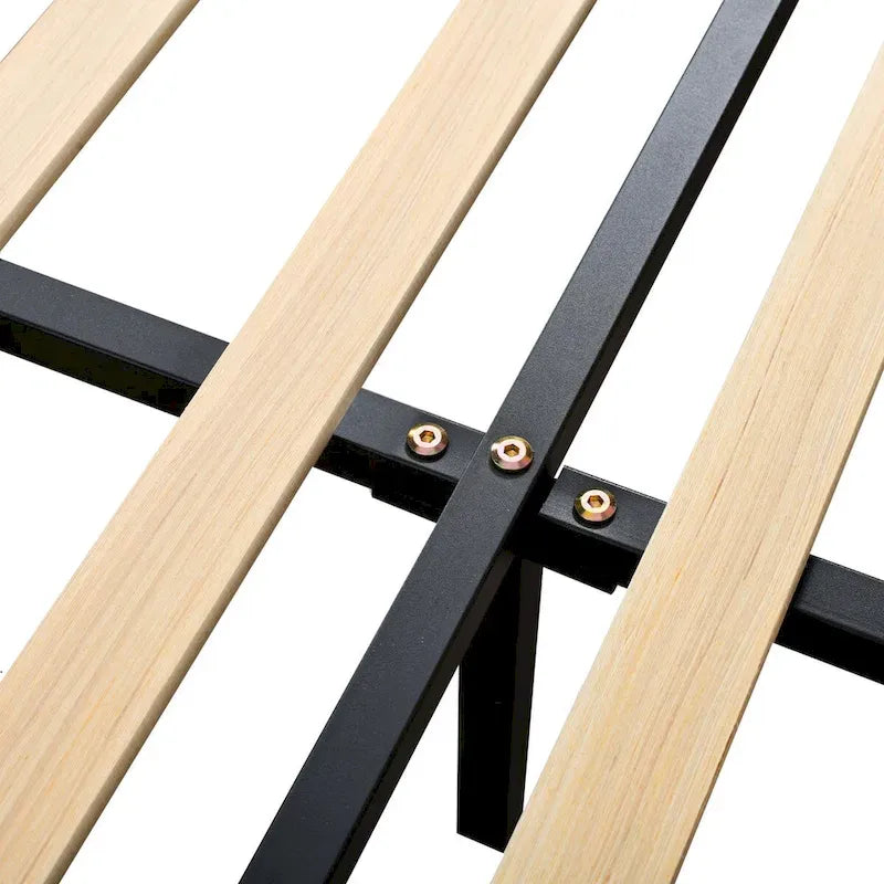 Lit plateforme double entièrement recouvert de velours, deux prises électriques et ports de chargement USB de chaque côté, deux oreillers de chevet, étagères de rangement