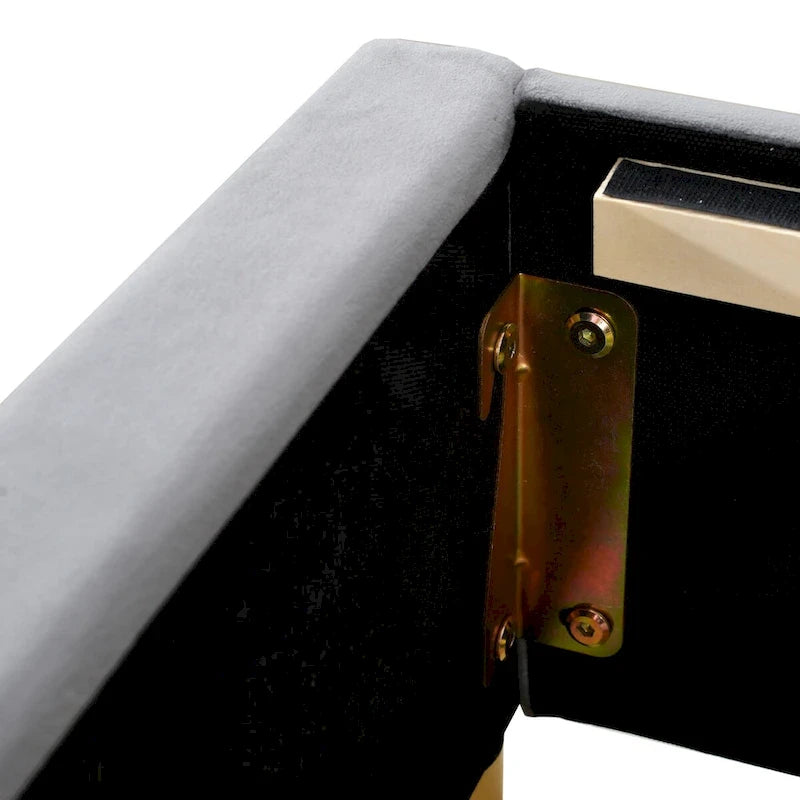 Lit plateforme double entièrement recouvert de velours, deux prises électriques et ports de chargement USB de chaque côté, deux oreillers de chevet, étagères de rangement