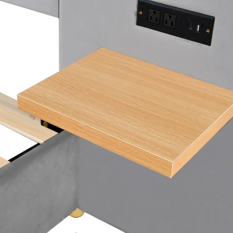 Lit plateforme double entièrement recouvert de velours, deux prises électriques et ports de chargement USB de chaque côté, deux oreillers de chevet, étagères de rangement