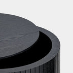 Ensemble de deux tables basses gigognes modernes et élégantes en forme de tonneau avec plateau amovible