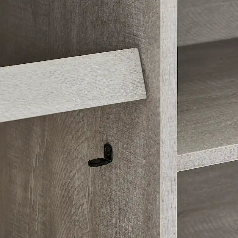 Meuble TV de bureau en bois foncé vieilli, 162,5 cm (64 po) de large, pour téléviseurs jusqu'à 178 cm (70 po) de diagonale.