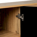 Grand meuble de rangement avec porte à motif floral sculpté et poignée en métal