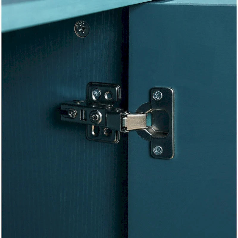 Grand meuble de rangement avec porte à motif floral sculpté et poignée en métal