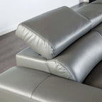 Canapé d'angle en cuir bas et moderne Jacques de Furniture of America, avec méridienne