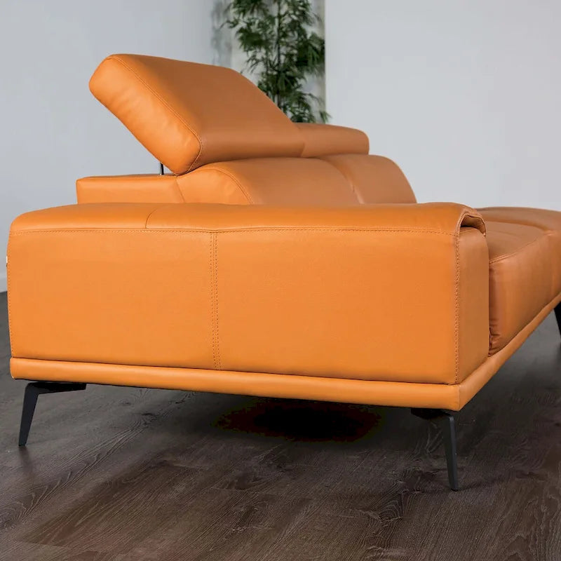 Canapé d'angle en cuir bas et moderne Jacques de Furniture of America, avec méridienne